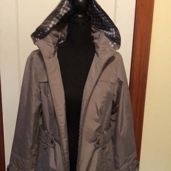 Liz Claiborne spring jacket with checkered hood. So cute and lightweight. - Picture 6 of 6